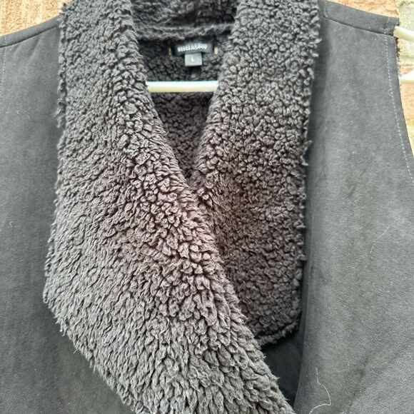 Stella & Dot Jackets & Blazers - Willow & Clay Women's Black Shearling & Faux Suede Vest